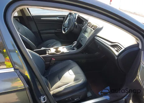 2015 Ford Fusion Energi Titanium z USA, uszkodzony, nr VIN 3FA6P0SU8FR243611